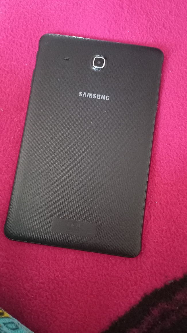 Планшет Samsung SM-T561 чорний в хорошому стані
