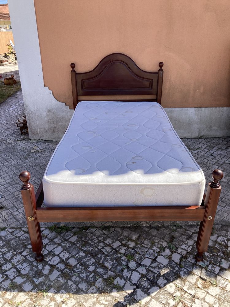 Cama de solteiro com colchao