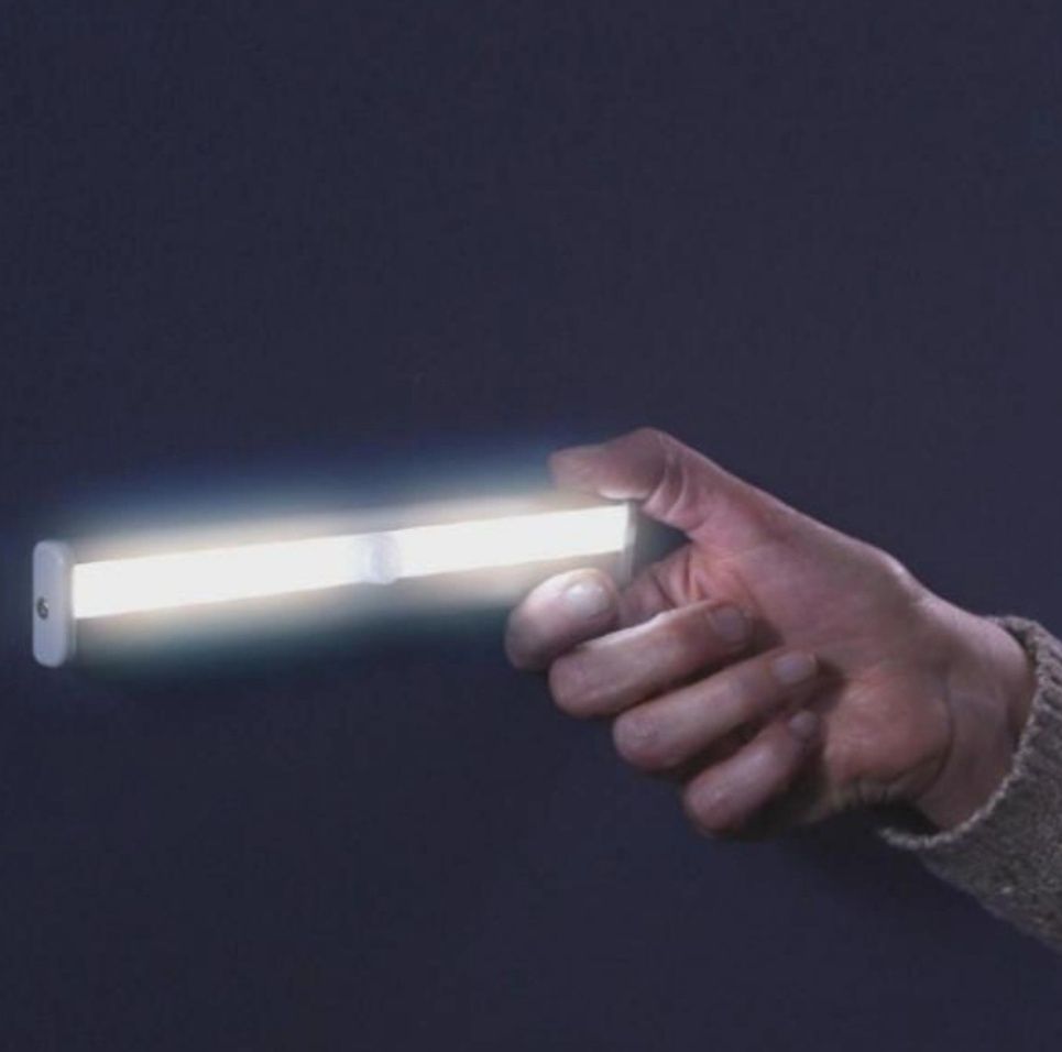 Свiтильник накладний LED з датчиком руху на батарейках