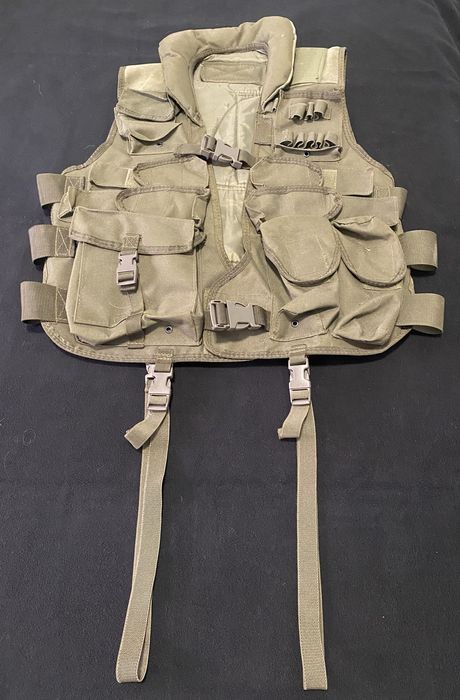Colete militar com bolsos