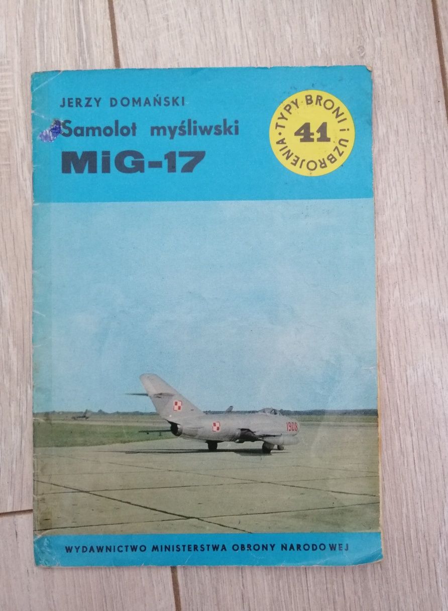 Typy broni i uzbrojenia/3 szt. . Samolot myśliwski MIG-17. Ręczny kara
