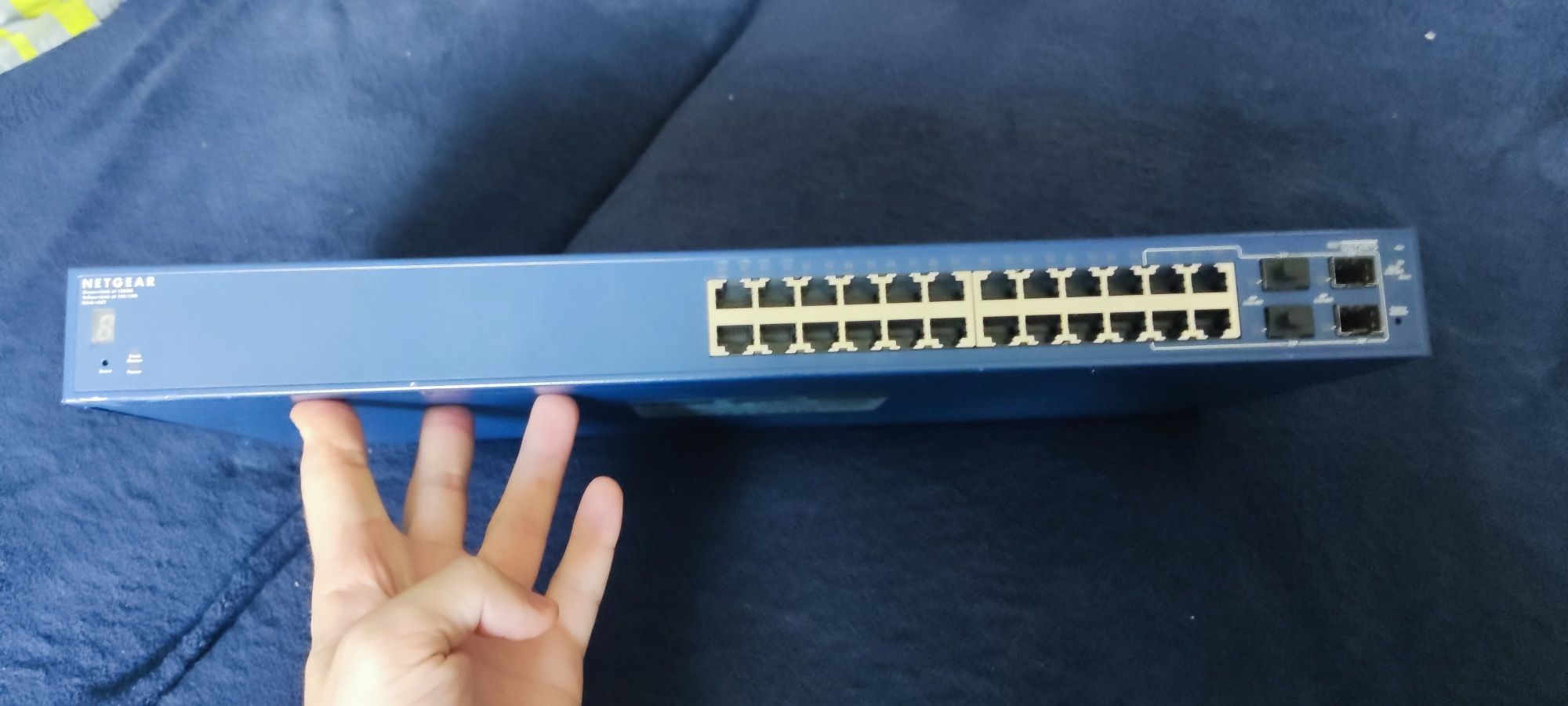 Комутатор Netgear GS724TS