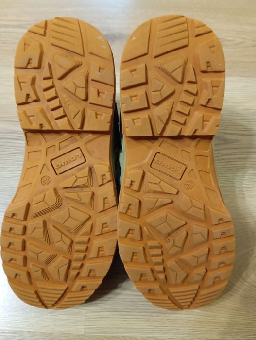 Військові берци LOWA