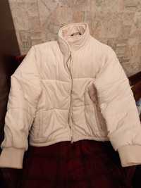 Продаю зимнюю курточку. Очень тёплая и лёгкая.
