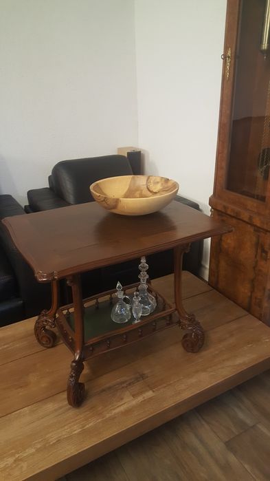 Piękny stary stoliczek kawowy barek