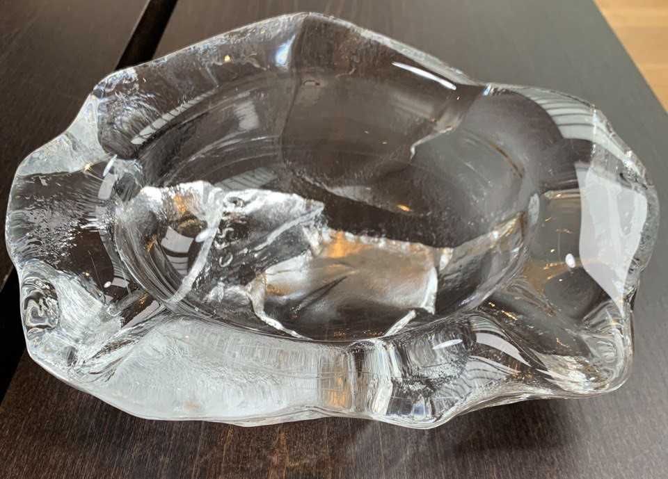 Дизайнерська низька ваза від VAL SAINT-LAMBERT у вигляді брили льоду