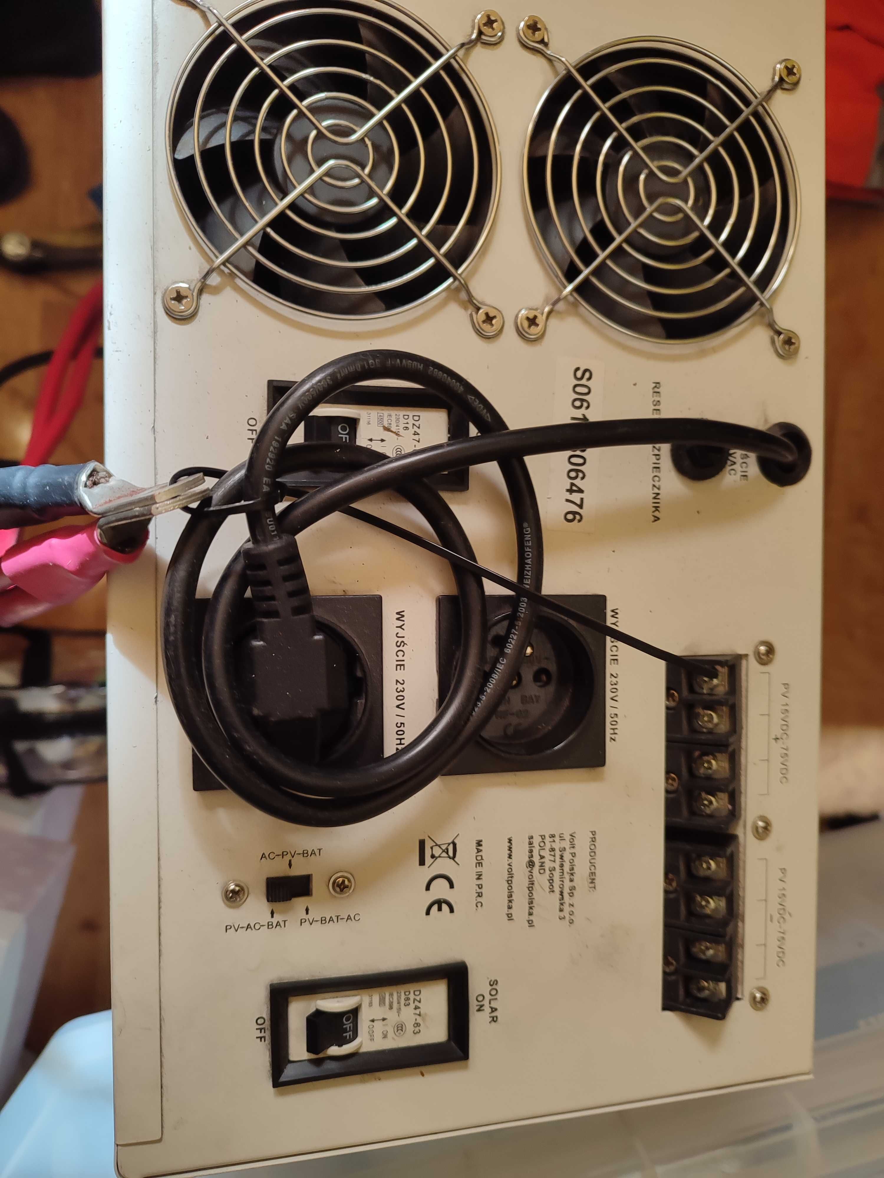 Inwerter solarny Volt sinus Pro 2200s 230v/12v, stan bardzo dobry.