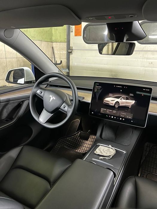 Продам  автомобіль Tesla model Y