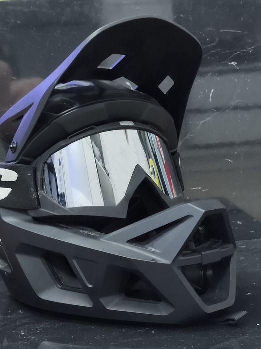 Kask full face do roweru