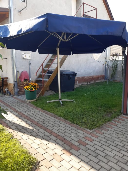 Parasole ogrodowy na wysięgniku