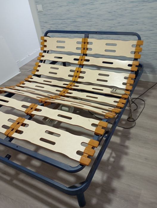 Cama com Estrado de cama articulado