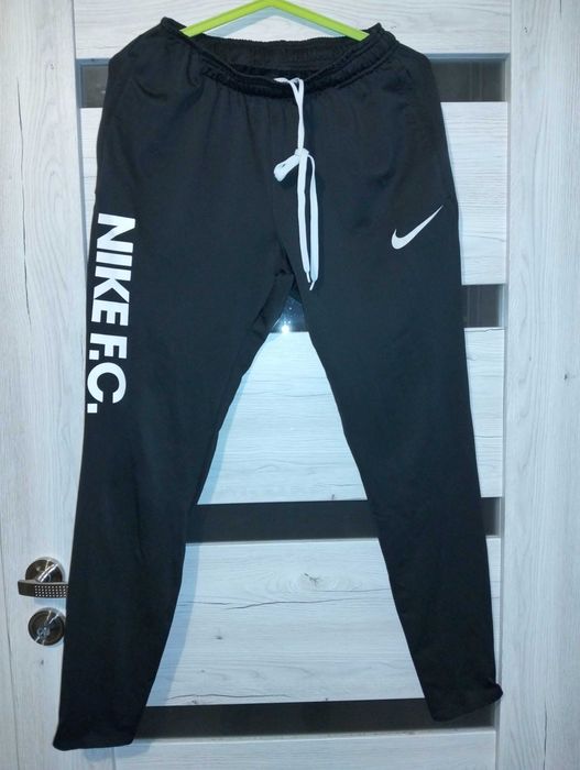 Spodnie dresowe sportowe męskie Nike Dry Fit S/M