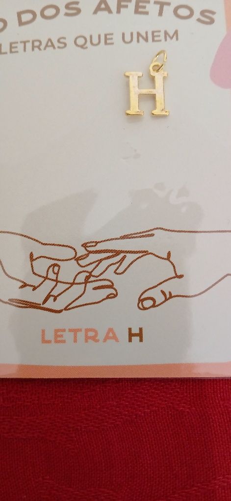 Letra H, da coleção Fio dos Afetos, nova