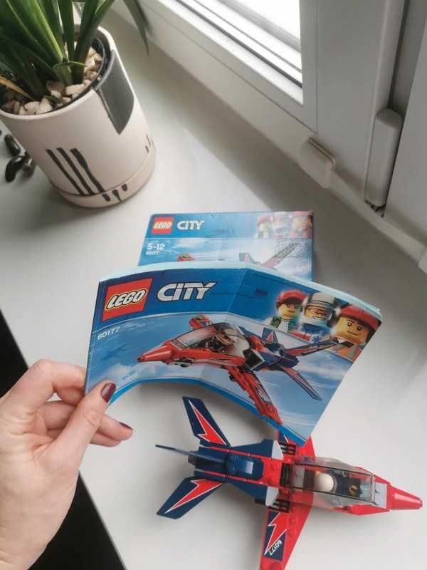 LEGO City 60177 - Odrzutowiec Pokazowy