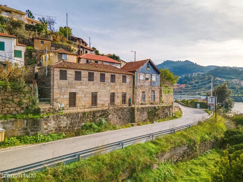 Moradias à venda junto ao Douro