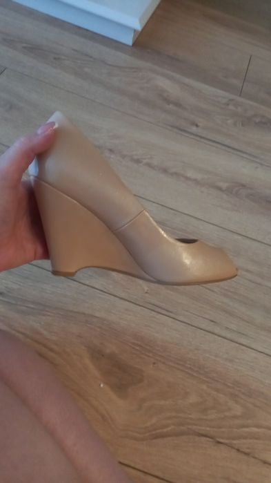 Туфлі жіночі бежеві на тонкетці