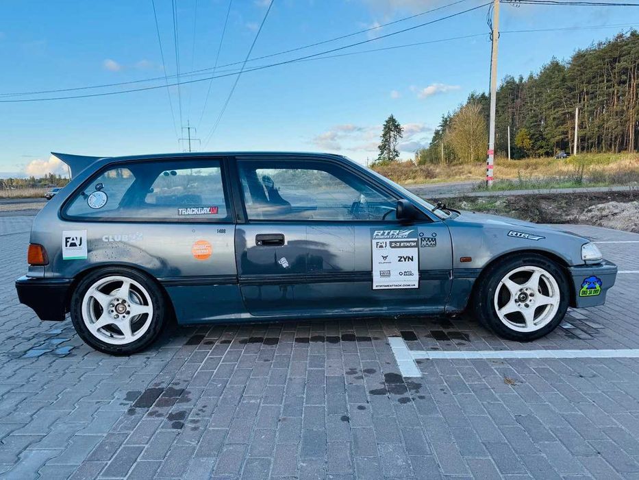 Продам машину підготовлену до змагань та трек днів