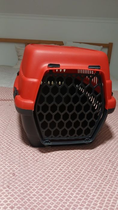 Caixa transportadora para animais usada