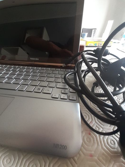 Toshiba nb200 como novo