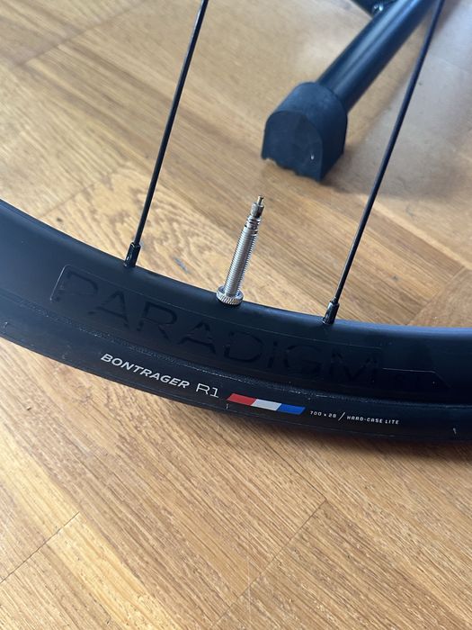 Koła Bontrager paradigm sl z oponami