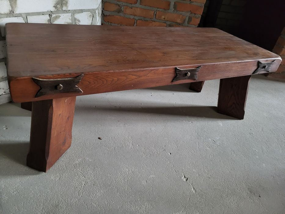 Антикварний дубовий журнальний стіл