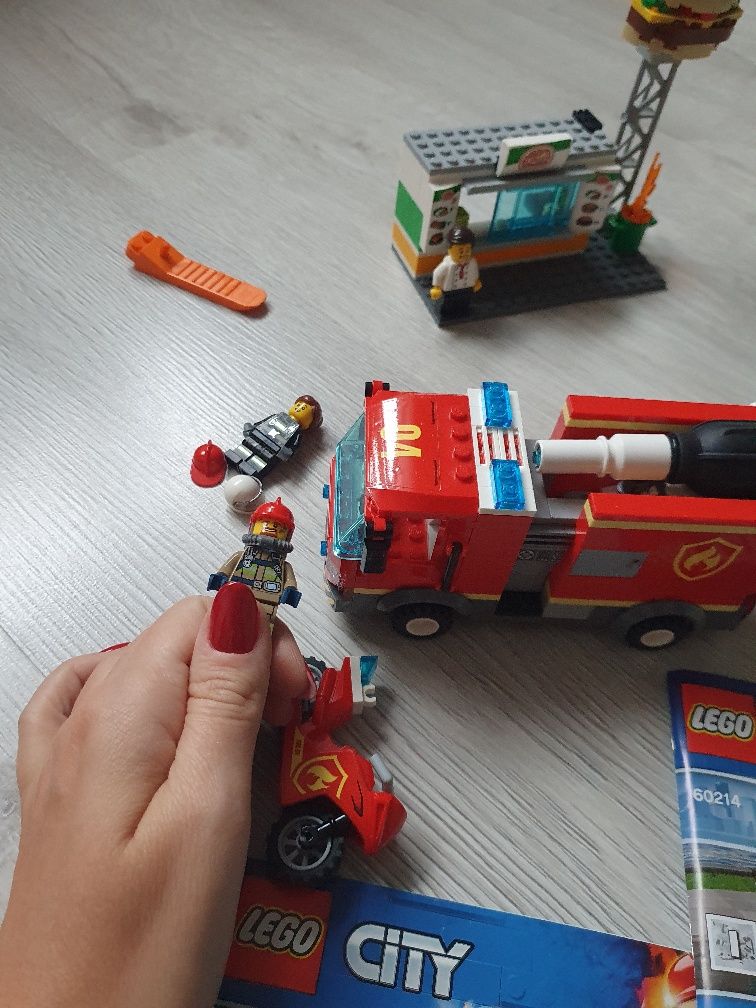 Lego City na ratunek w płonącym barze 60214 Straż Pożarna