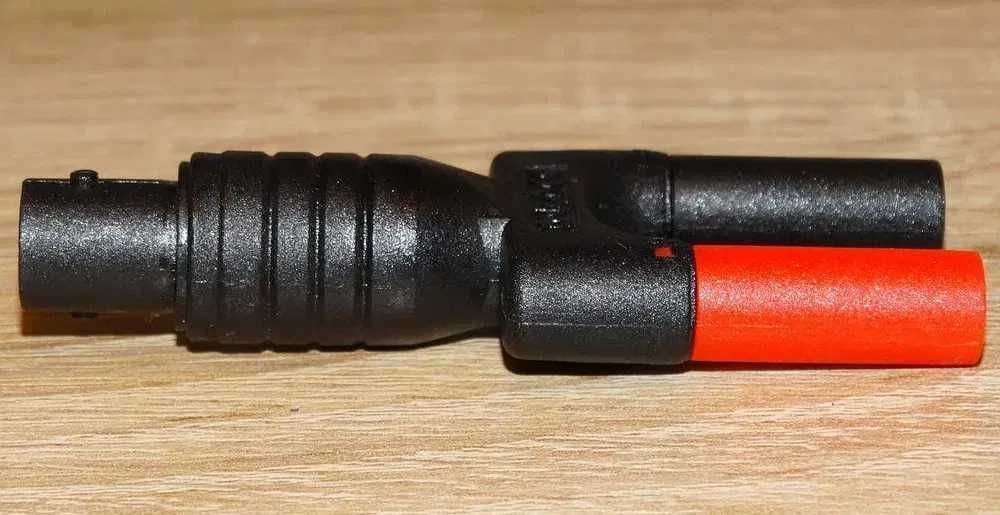 Adapter przejściówka podwójny wtyk bananowy w osłonie na gniazdo BNC