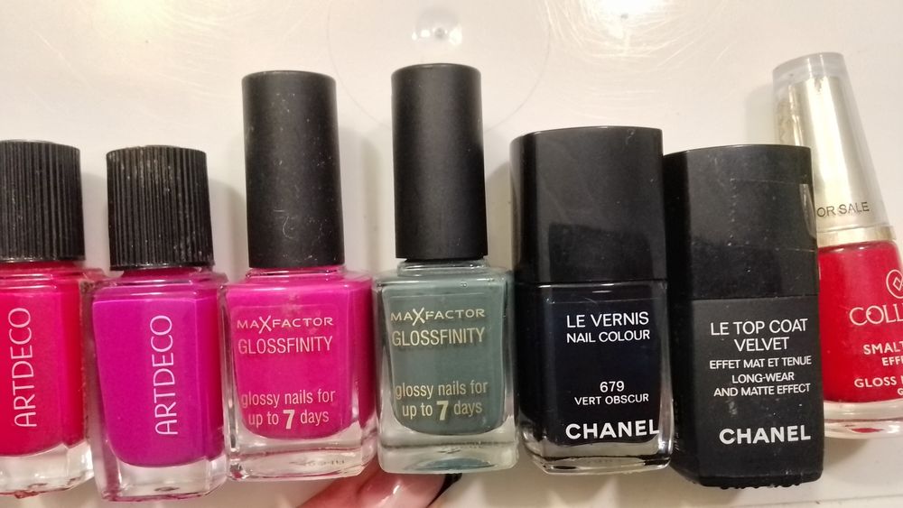 Брэндовый лак для ногтей