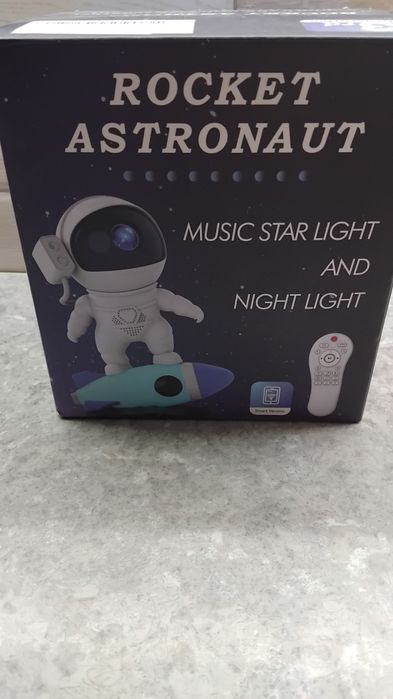 Музичний зоряний світильник і нічник космонавт Rocket Astronaut...