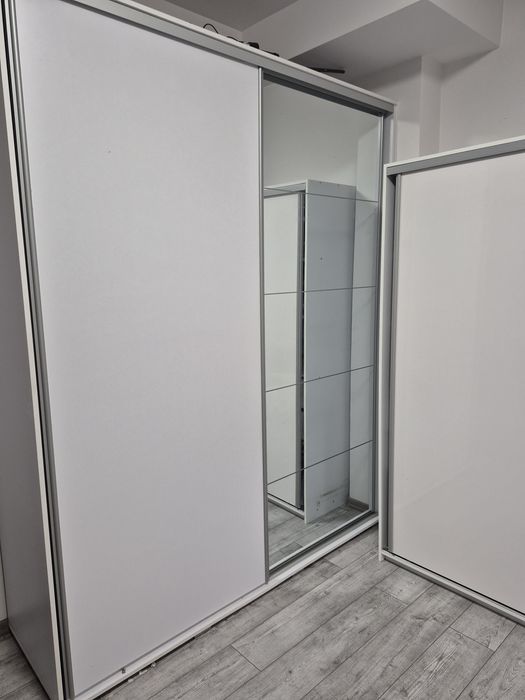 Szafa duża wys.244cm,szer.200cm,głęb.63cm drzwi przesuwne lustro