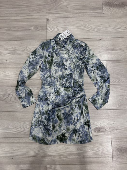 Sukienka satynowa z długim rękawem kosuzlowa idealna na wesele