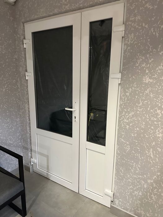 Двері металопластикові двохстворчасті 135*210