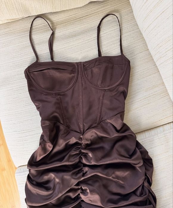 Сукня шоколадного кольору