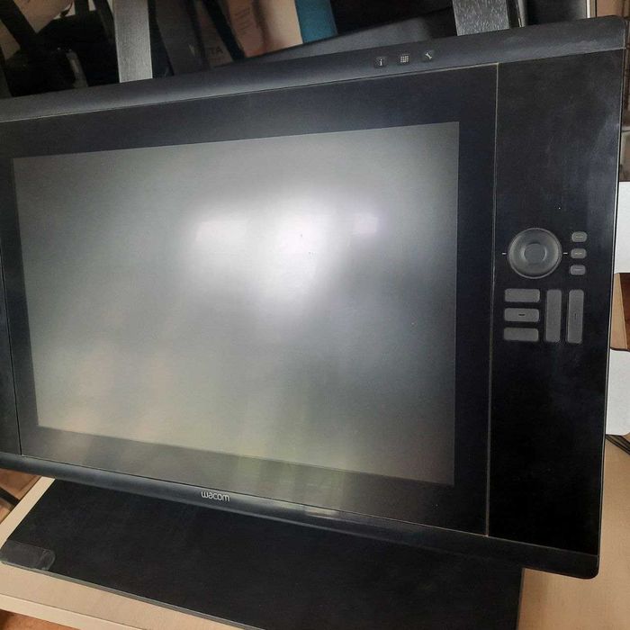 планшет  Wacom Cintiq 24HD (DTK-2400)