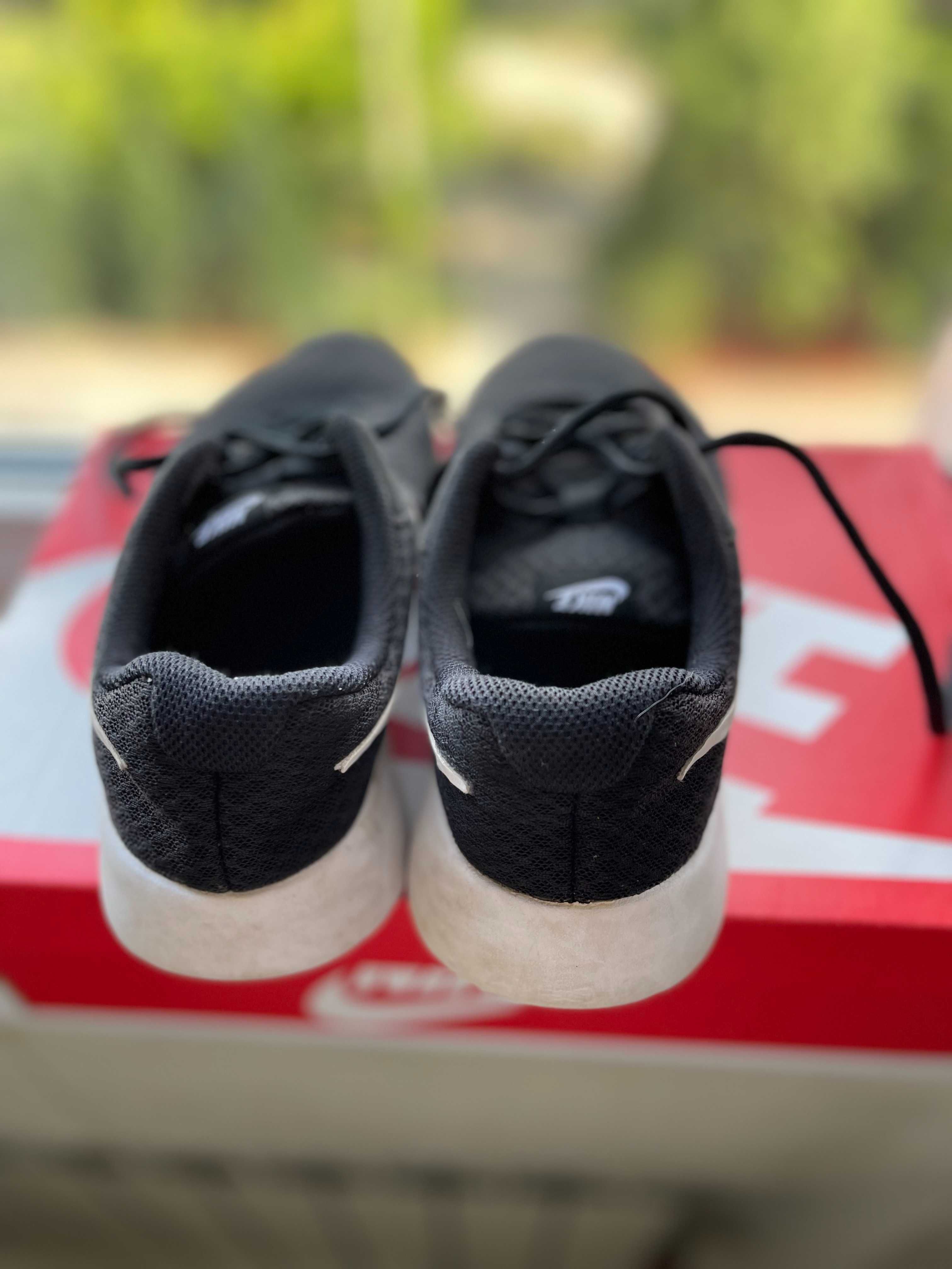 Оригинальные кроссовки Nike 38 размер
