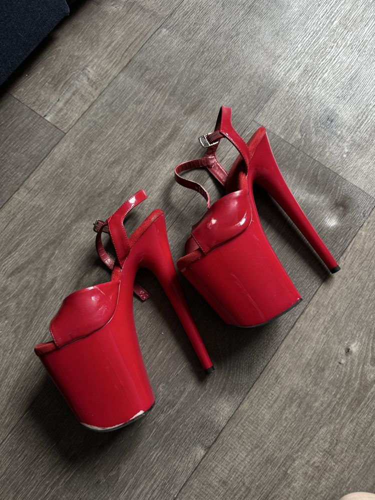 Стрипы Pleaser