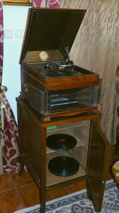 Gramofon skrzynkowy - antyk