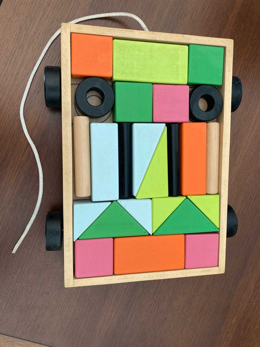 Jogos diversos em madeira para crianças