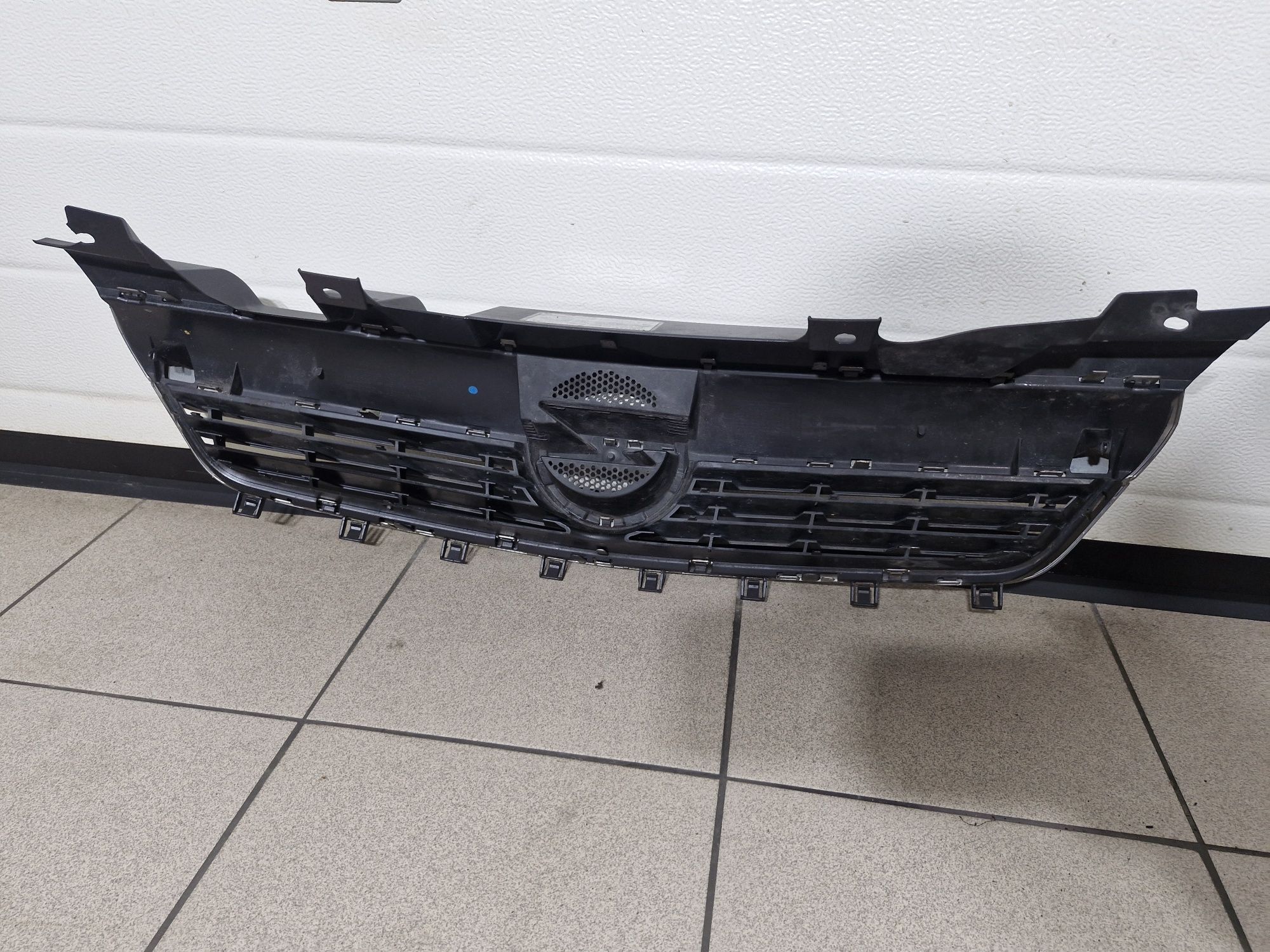 Gril atrapa zderzaka opel zafira b