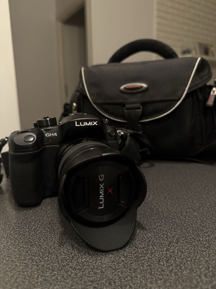 Aparat Panasonic Lumix GH4 wraz z obiektywem Lumix 12-35