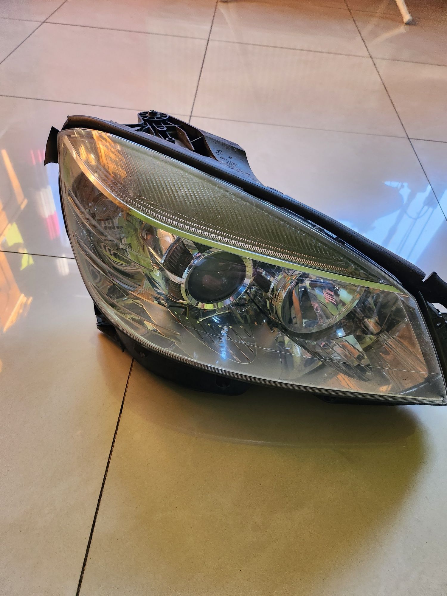 Lampa prawa Mercedes C204 przed liftem oryginał