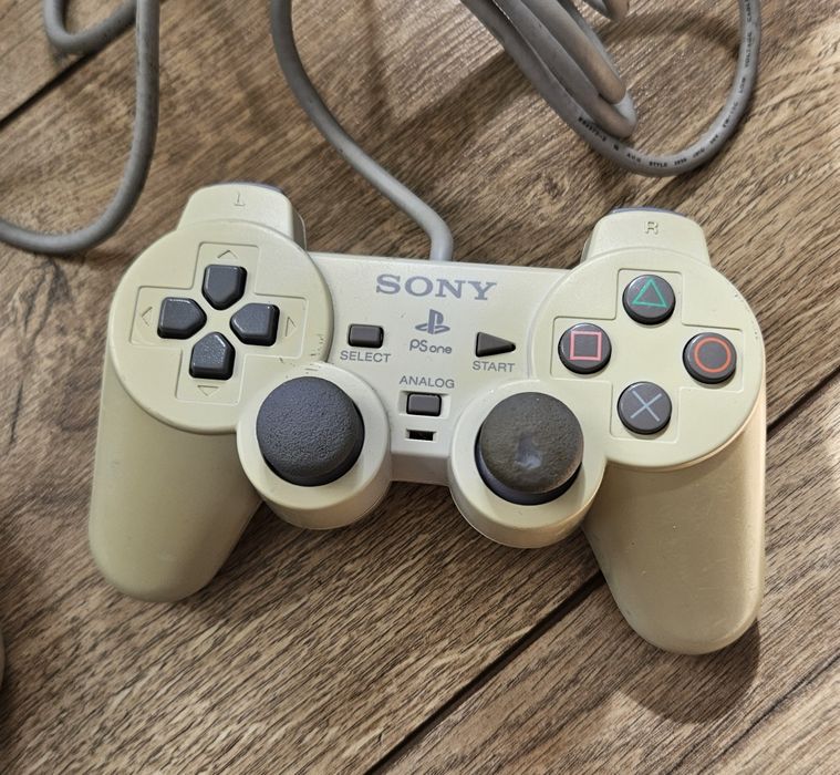 Zestaw Ps1, 2 pady, 3 gry, box