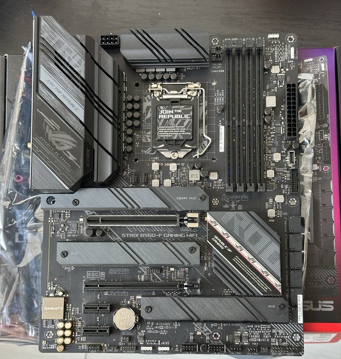 Материнська плата Asus ROG strix B560 - F Gaming WIFI
