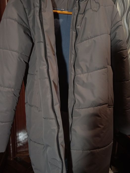 Куртка жіноча 42 р.