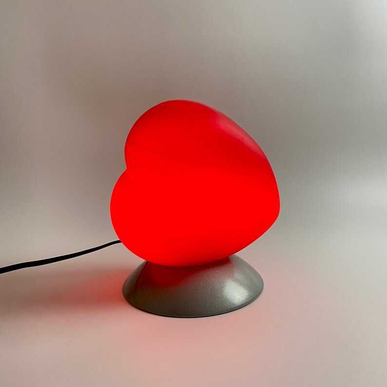 Lampa Ikea Red Heart, pop-art z lat 90