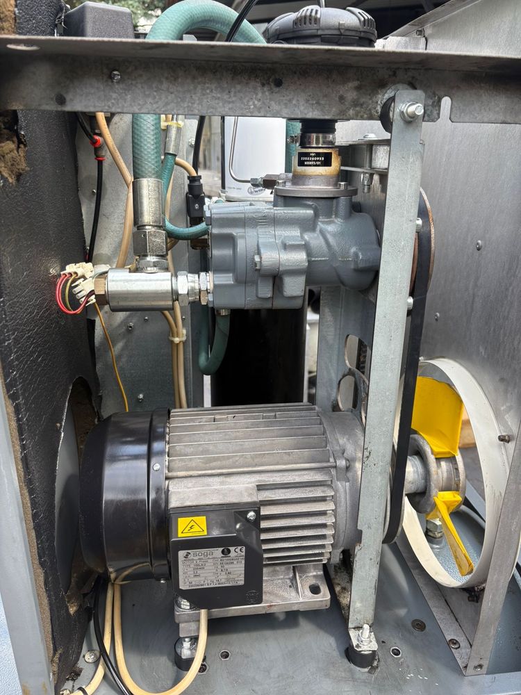 Kompresor srubowy  280L/min 2.2kW 8 bar zbiornik 200l