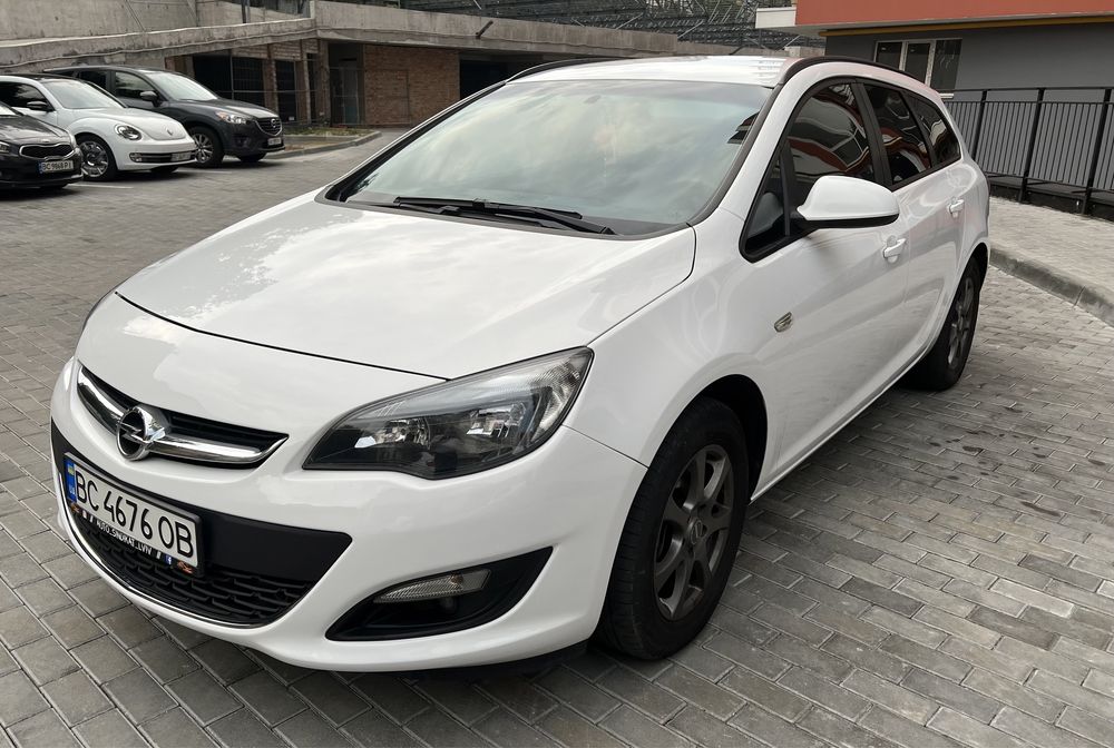 Opel Astra j 2015 року 1.6дизель