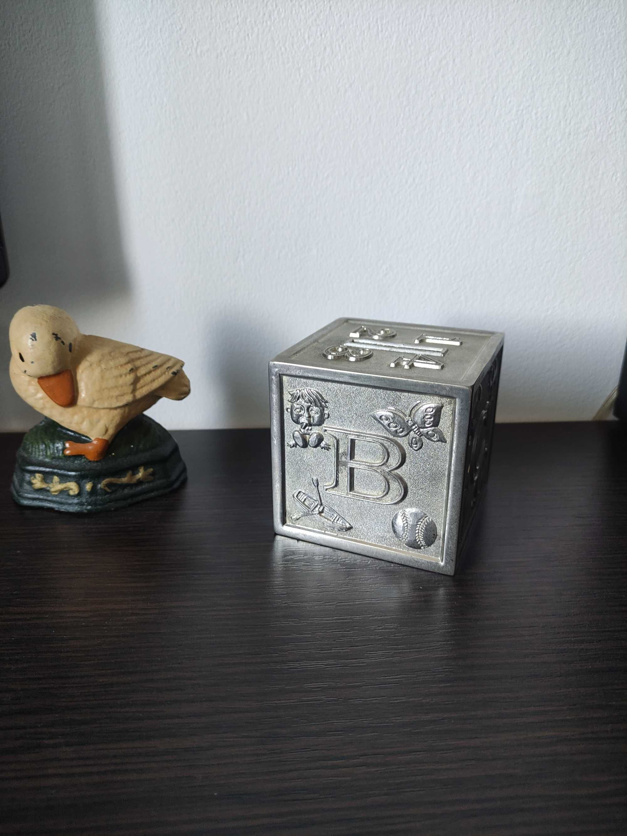 Вінтажна англійська скарбничка посріблена дитяча куб абетка дитяча