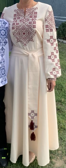 Продам вишиту сукню