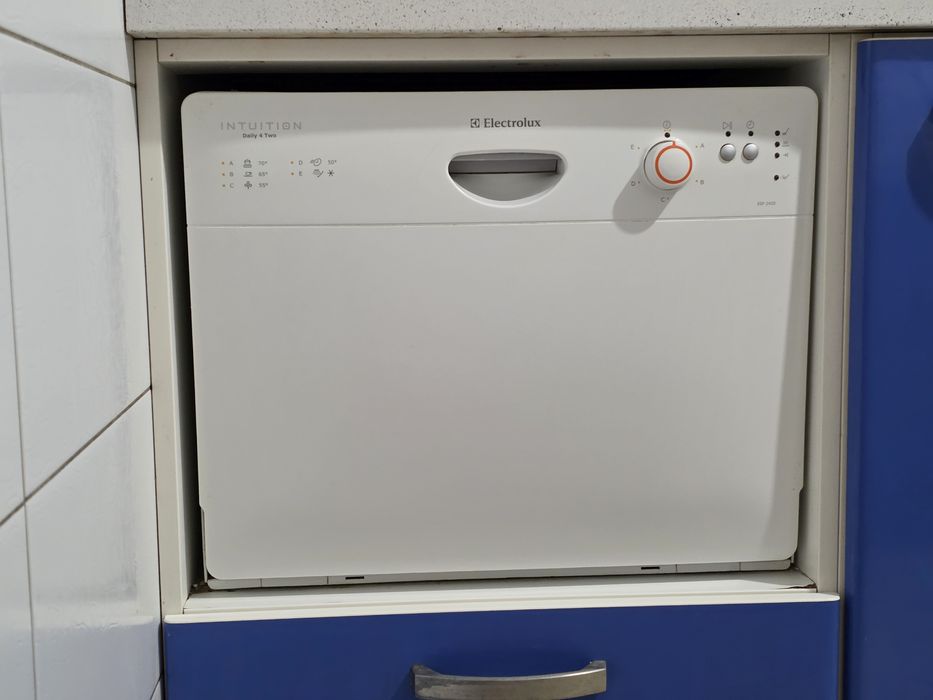 Посудомийна машина ELECTROLUX ESF 2420
